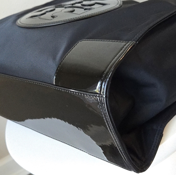 Tory Burch | Ella Patent Tote Large Black - Picture 8 of 16